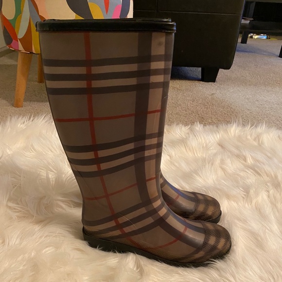 Burberry rain boots - Picture 3 of 5